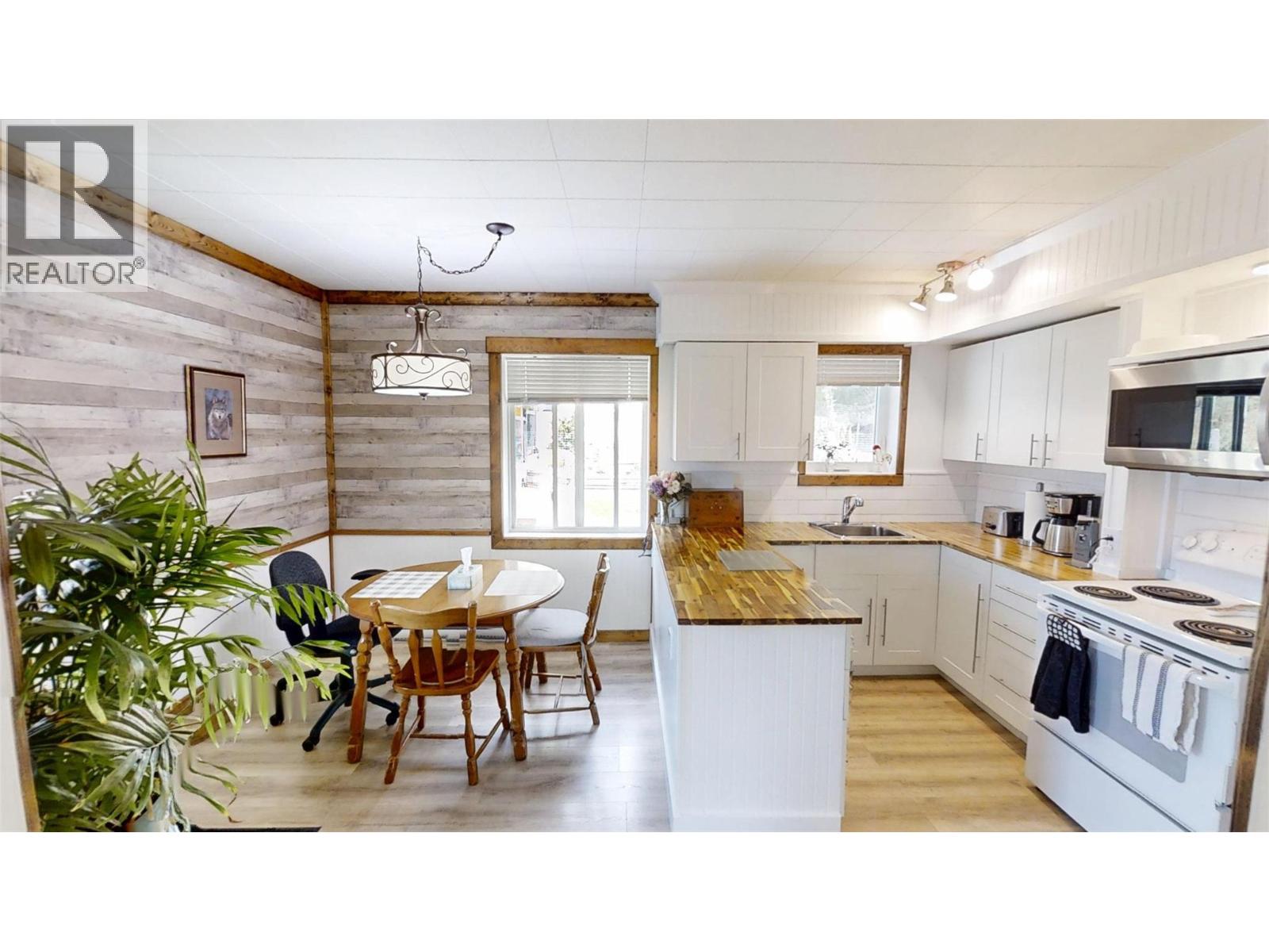 5564/5574 Highway 95 Highway, Edgewater, British Columbia  V0A 1E0 - Photo 14 - 10396914