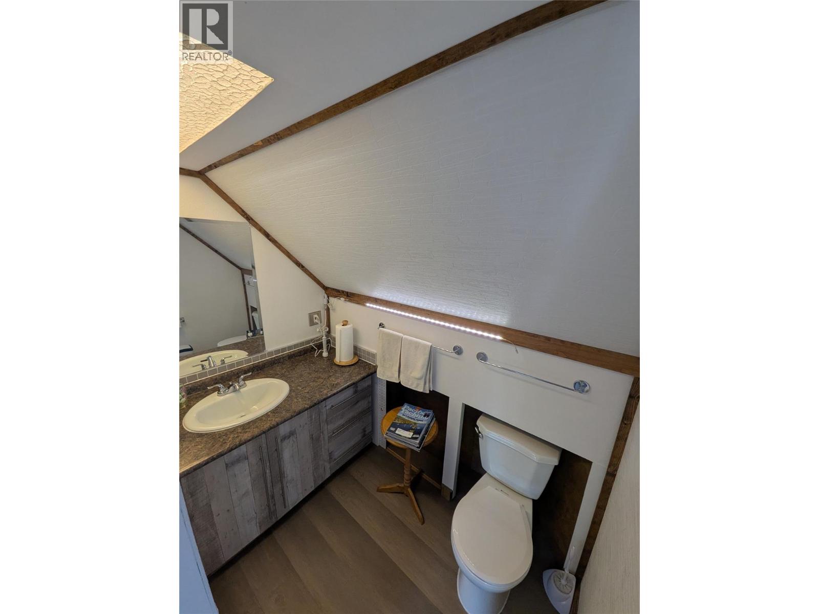 5564/5574 Highway 95 Highway, Edgewater, British Columbia  V0A 1E0 - Photo 23 - 10396914