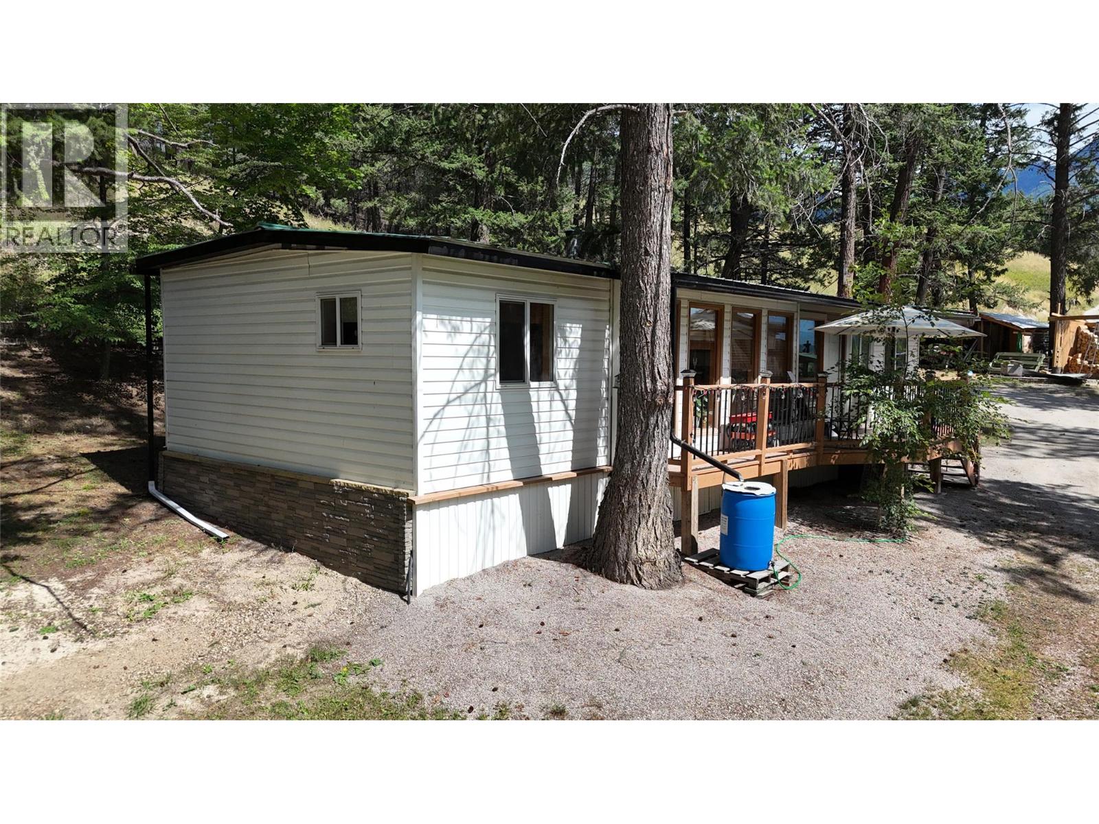 5564/5574 Highway 95 Highway, Edgewater, British Columbia  V0A 1E0 - Photo 39 - 10396914