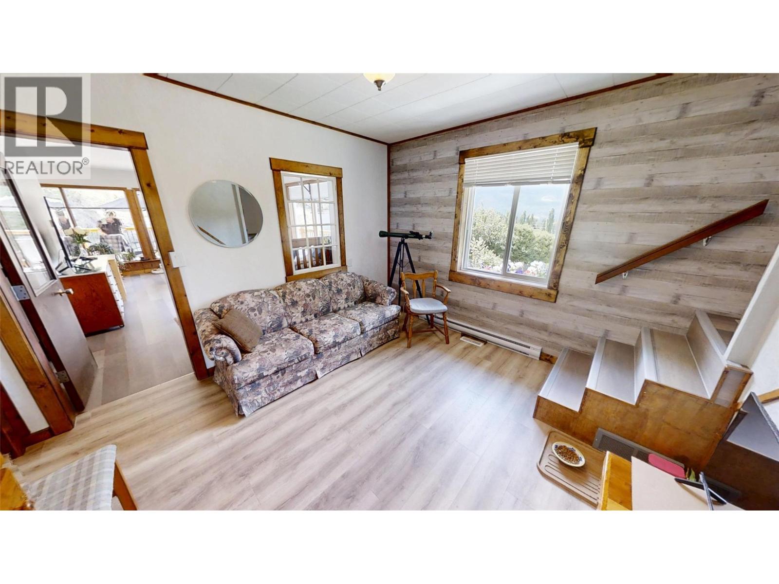 5564/5574 Highway 95 Highway, Edgewater, British Columbia  V0A 1E0 - Photo 7 - 10396914