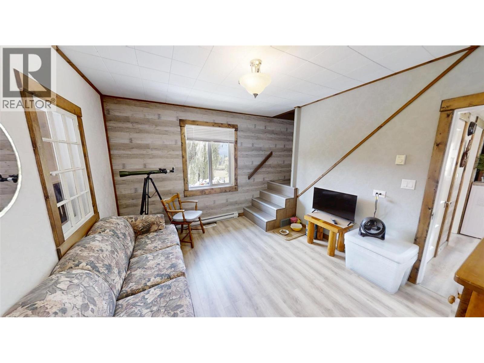 5564/5574 Highway 95 Highway, Edgewater, British Columbia  V0A 1E0 - Photo 8 - 10396914