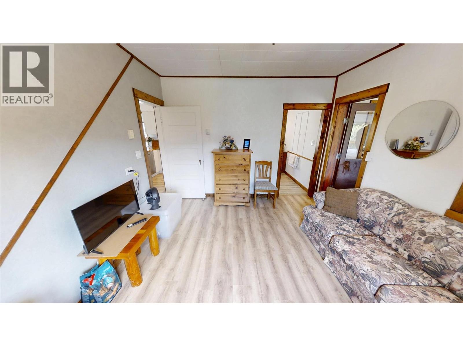 5564/5574 Highway 95 Highway, Edgewater, British Columbia  V0A 1E0 - Photo 9 - 10396914