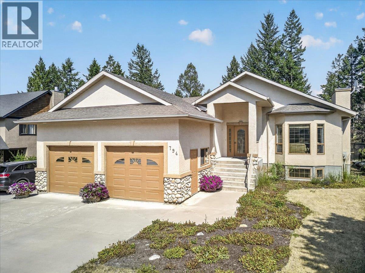 794 Westridge Drive, Invermere, British Columbia  V0A 1K4 - Photo 2 - 10397047