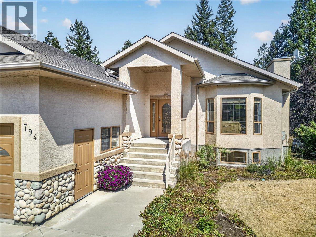 794 Westridge Drive, Invermere, British Columbia  V0A 1K4 - Photo 3 - 10397047