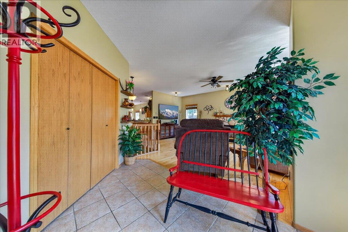 794 Westridge Drive, Invermere, British Columbia  V0A 1K4 - Photo 4 - 10397047