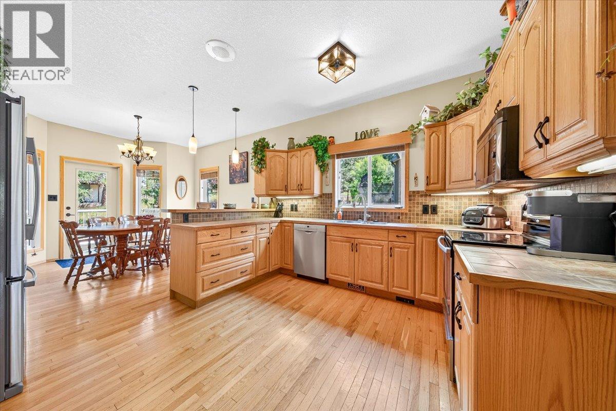 794 Westridge Drive, Invermere, British Columbia  V0A 1K4 - Photo 8 - 10397047