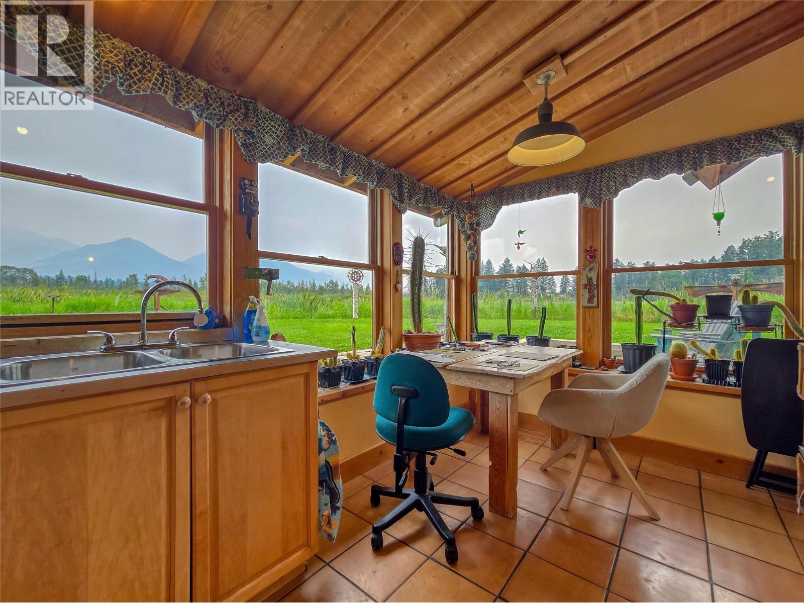 9498 Westside Road, Invermere, British Columbia  V0A 1K5 - Photo 3 - 10397616