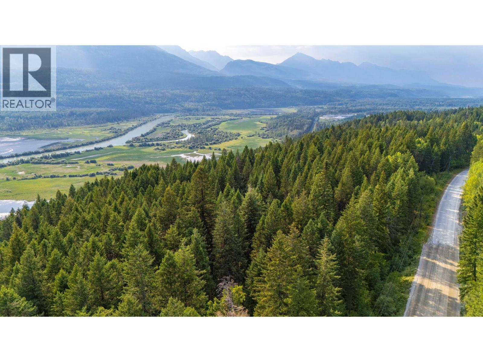 1396 Campbell Road, Golden, British Columbia  V0A 1H7 - Photo 2 - 10398160
