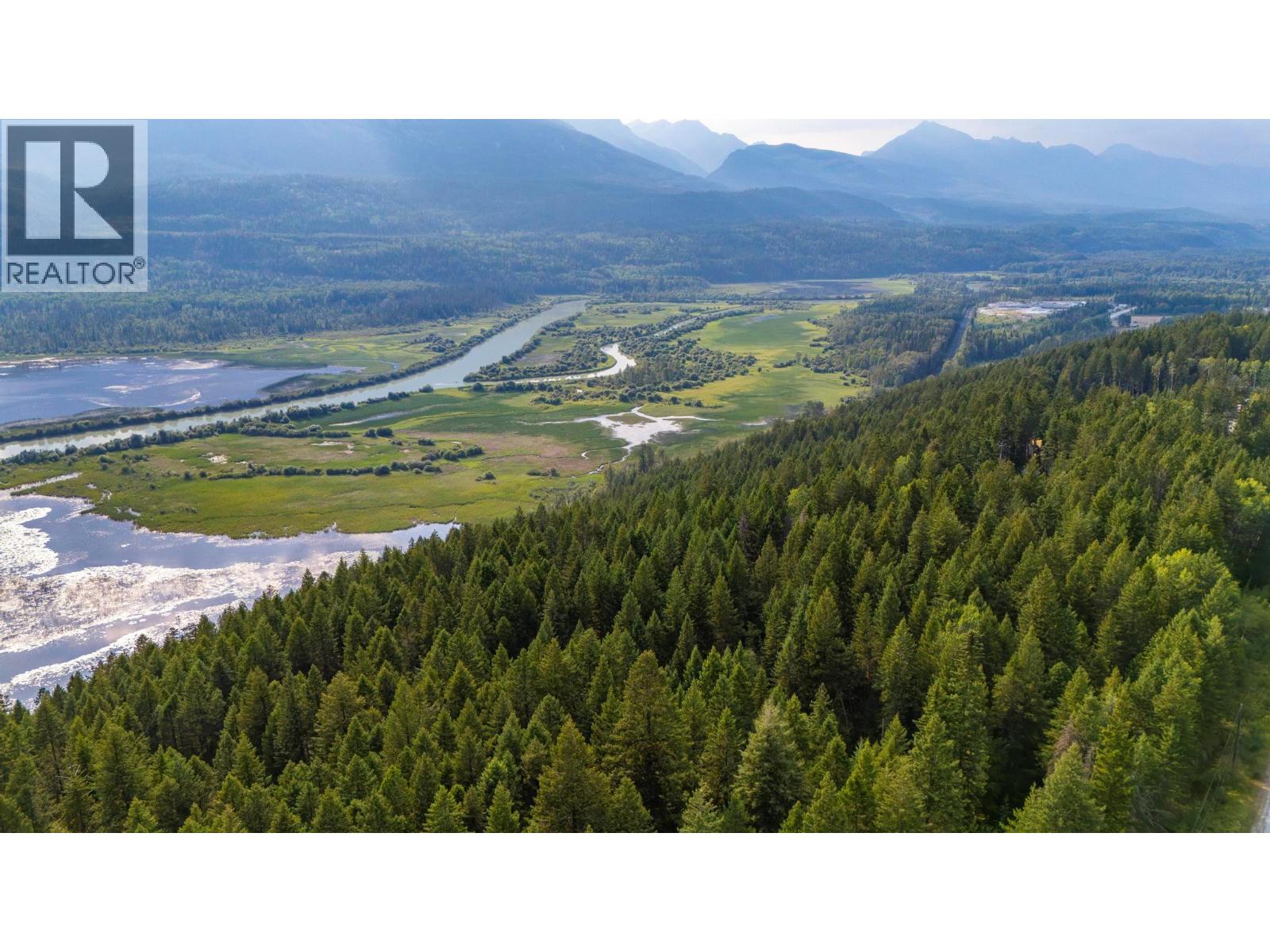 1396 Campbell Road, Golden, British Columbia  V0A 1H7 - Photo 3 - 10398160