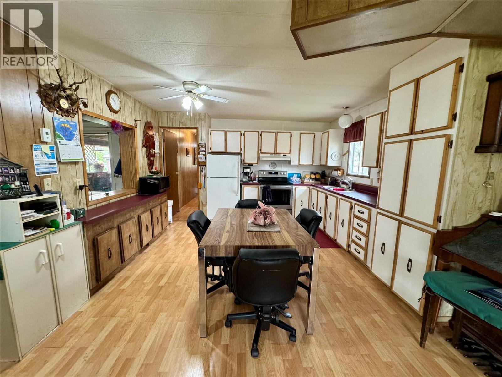 4784 Selkirk Avenue, Edgewater, British Columbia  V0A 1E0 - Photo 11 - 10398338