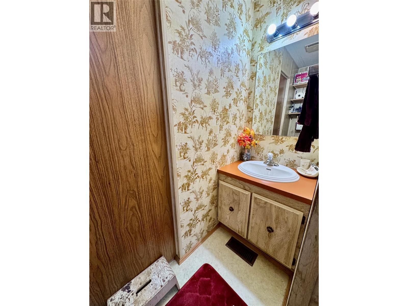 4784 Selkirk Avenue, Edgewater, British Columbia  V0A 1E0 - Photo 20 - 10398338