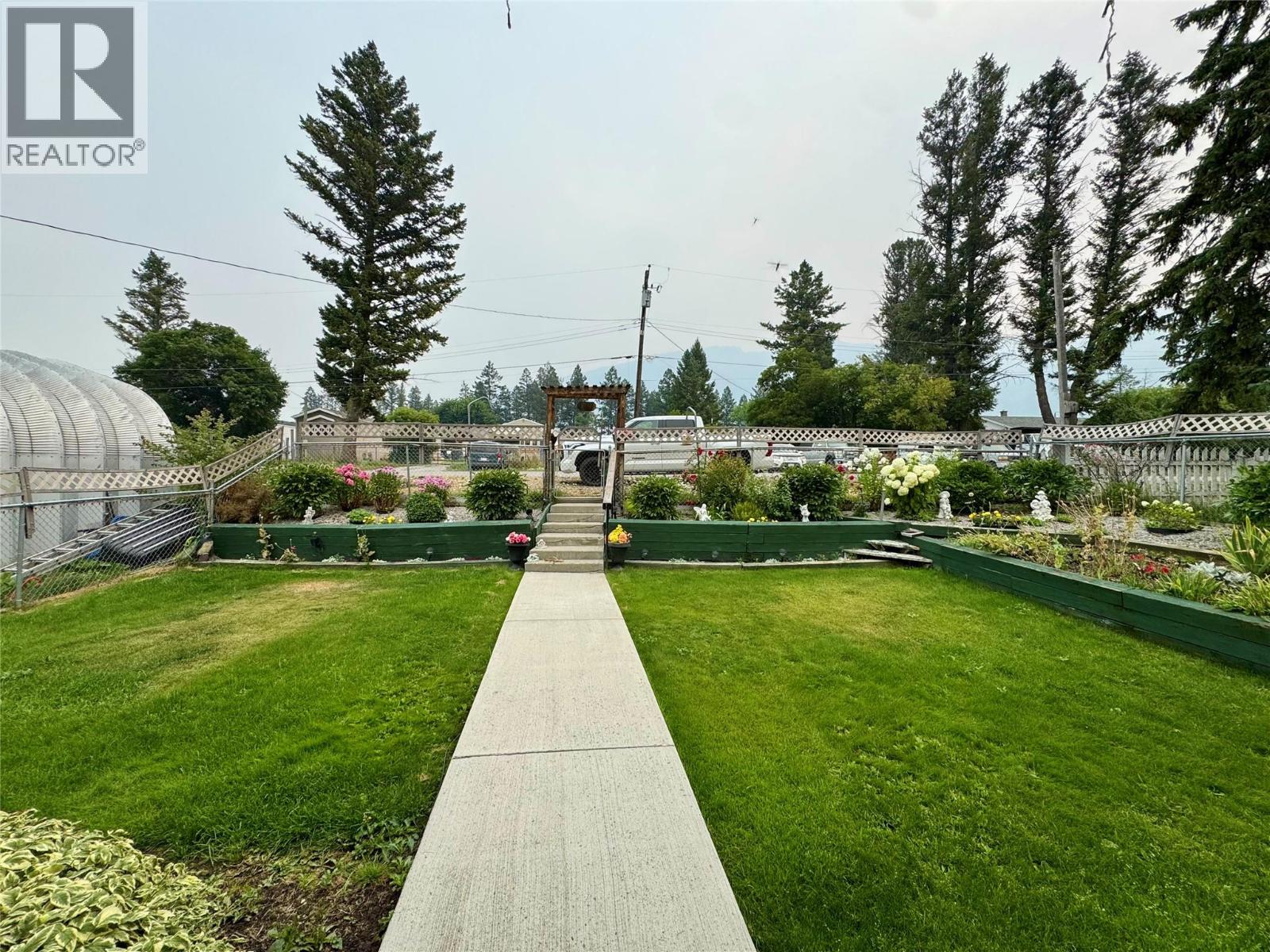 4784 Selkirk Avenue, Edgewater, British Columbia  V0A 1E0 - Photo 3 - 10398338