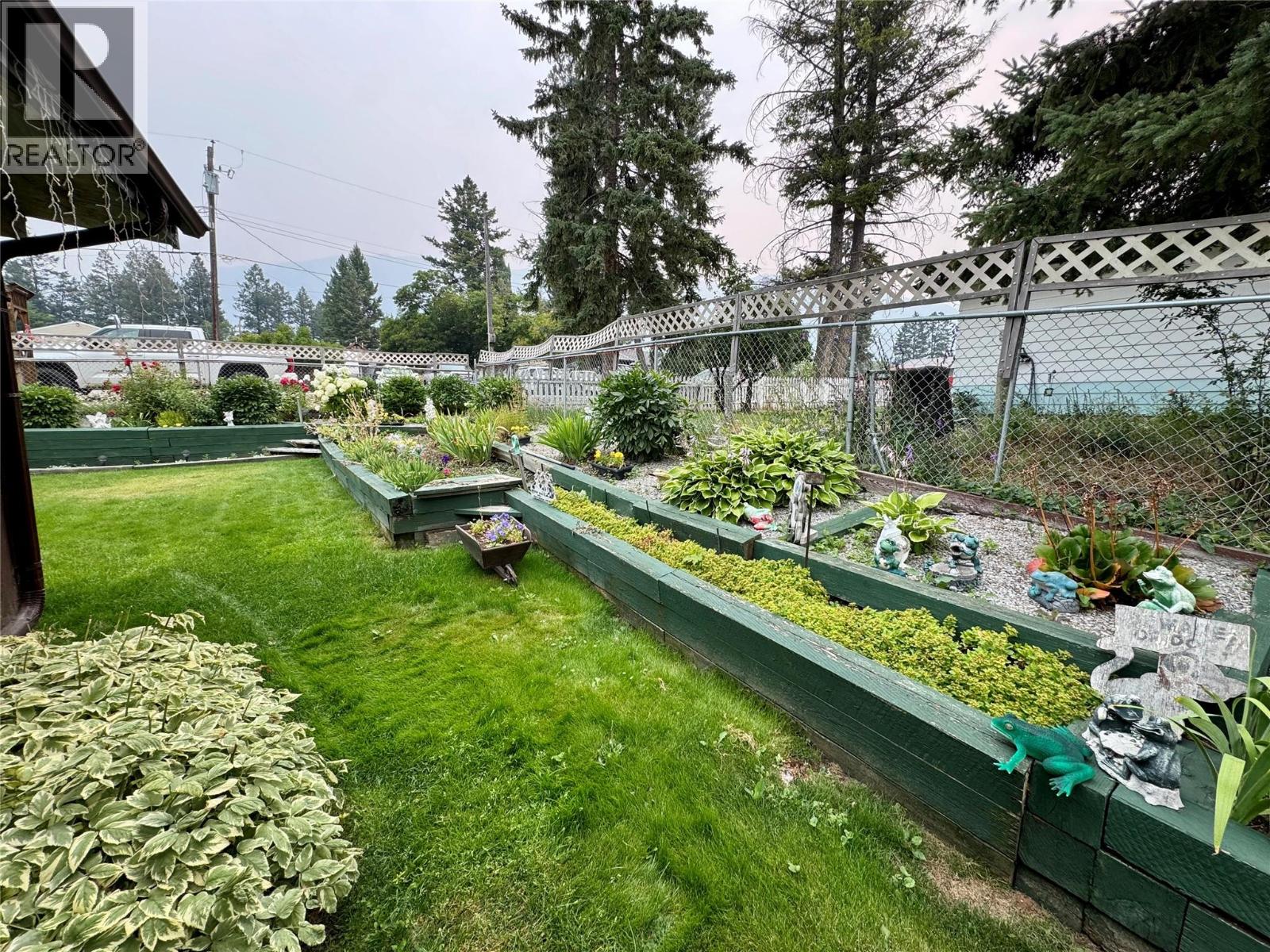 4784 Selkirk Avenue, Edgewater, British Columbia  V0A 1E0 - Photo 4 - 10398338