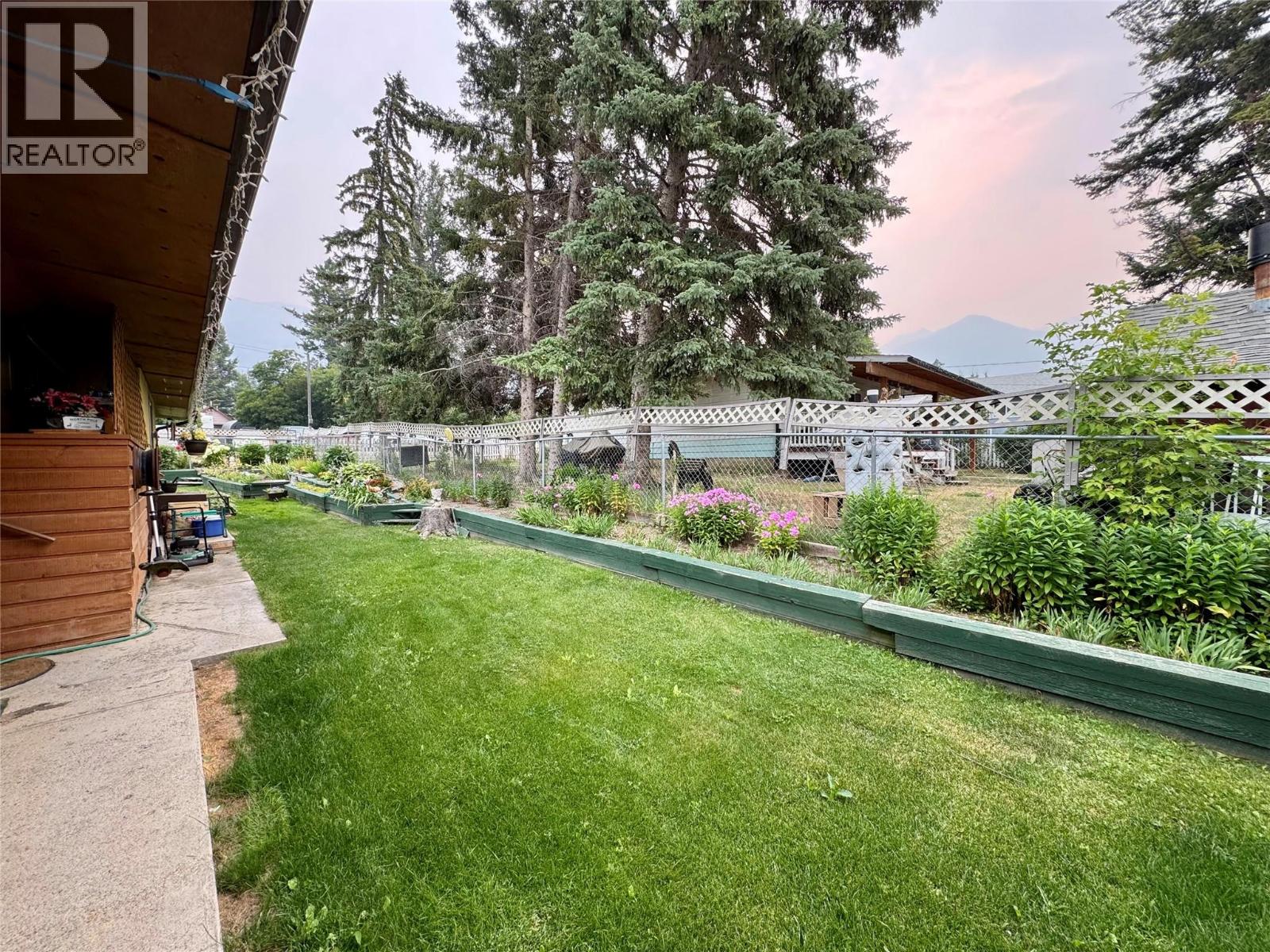 4784 Selkirk Avenue, Edgewater, British Columbia  V0A 1E0 - Photo 6 - 10398338