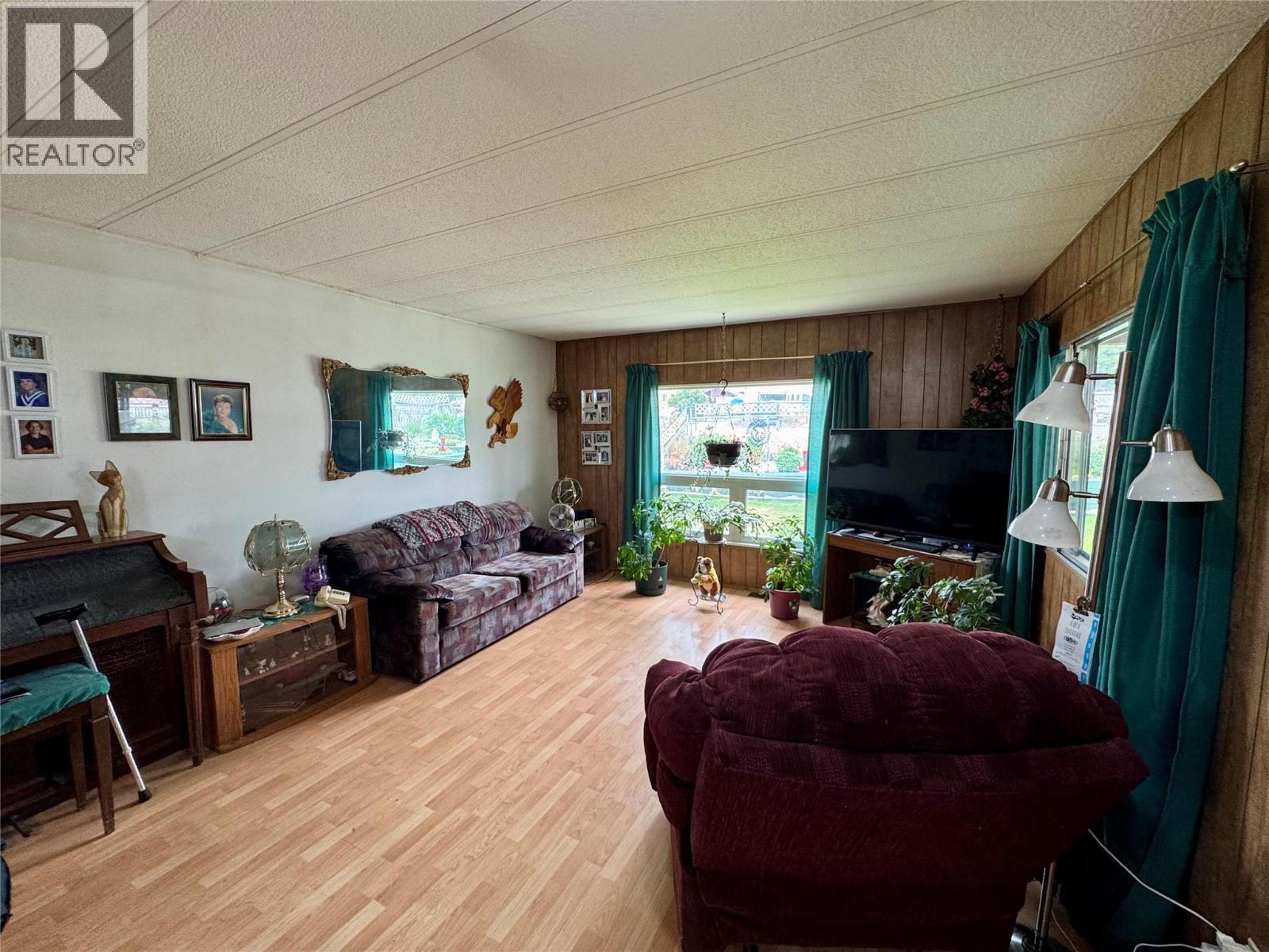 4784 Selkirk Avenue, Edgewater, British Columbia  V0A 1E0 - Photo 9 - 10398338