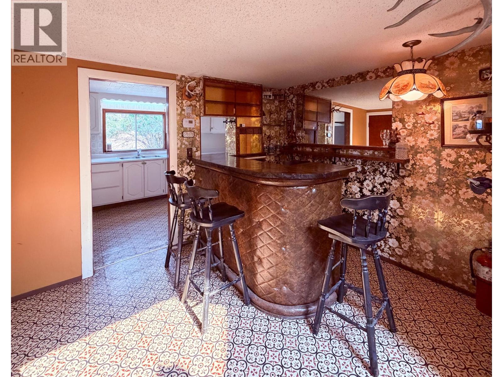 5740 95 Highway, Edgewater, British Columbia  V0A 1E0 - Photo 14 - 10398525
