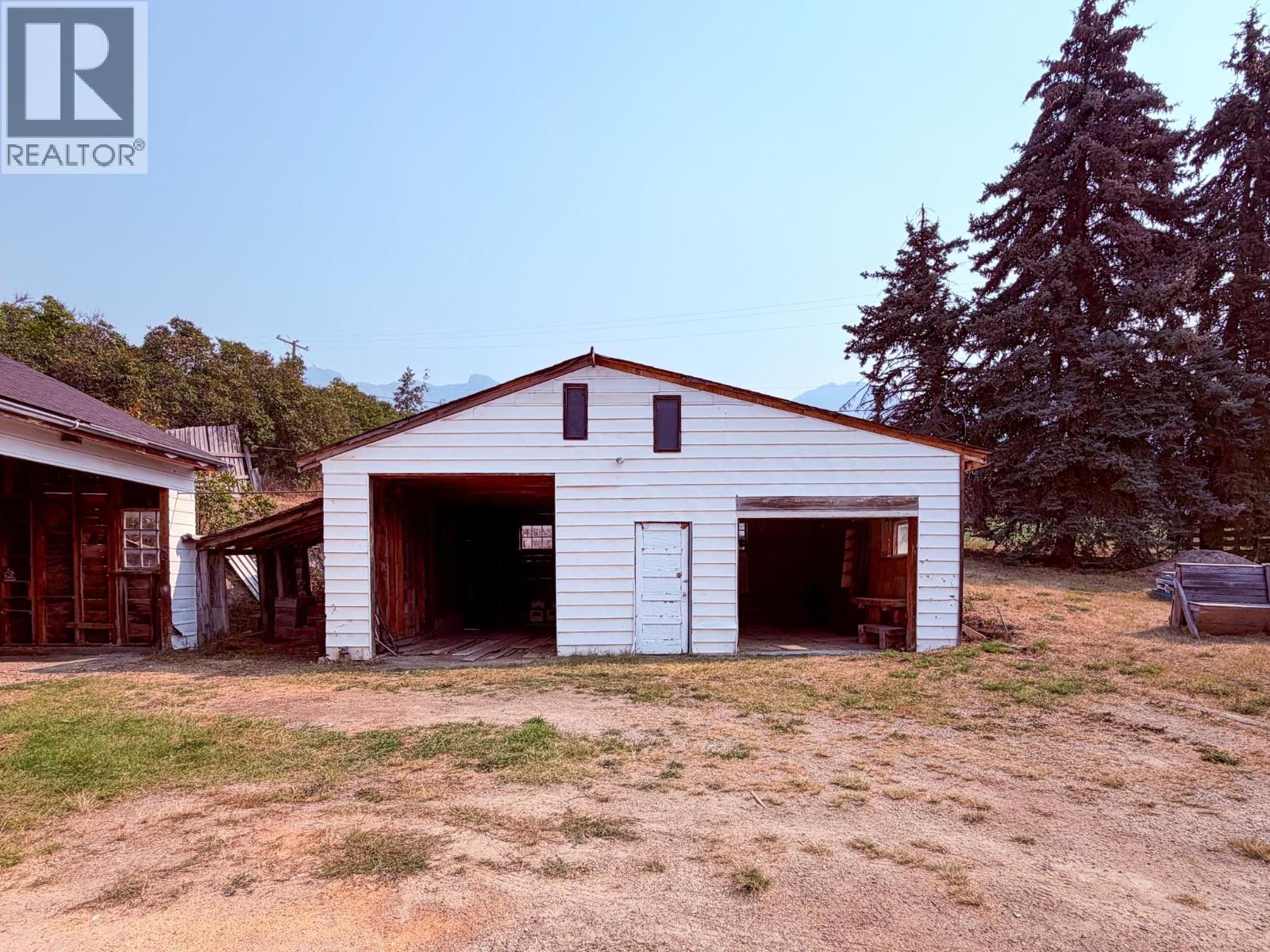 5740 95 Highway, Edgewater, British Columbia  V0A 1E0 - Photo 52 - 10398525