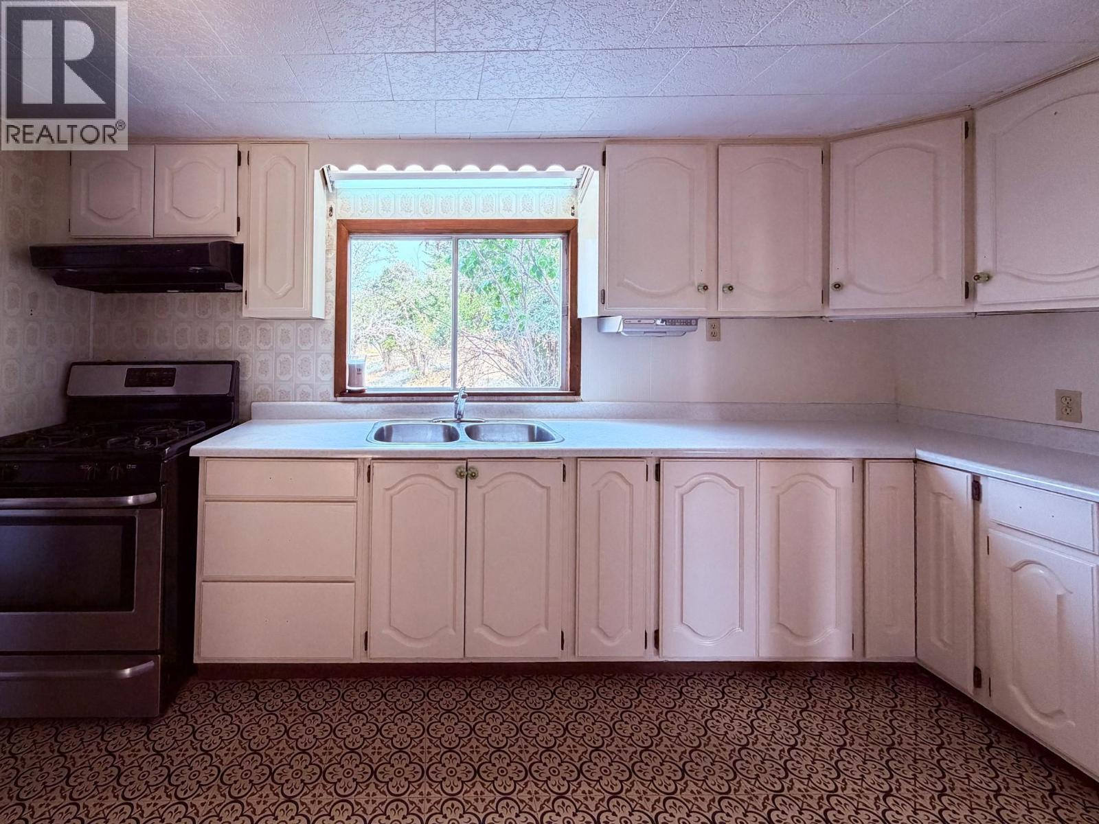 5740 95 Highway, Edgewater, British Columbia  V0A 1E0 - Photo 7 - 10398525