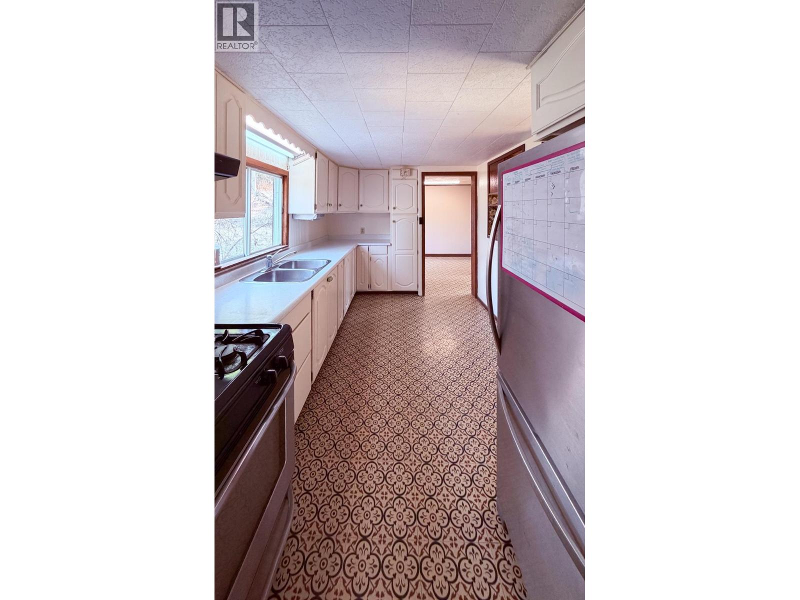 5740 95 Highway, Edgewater, British Columbia  V0A 1E0 - Photo 9 - 10398525