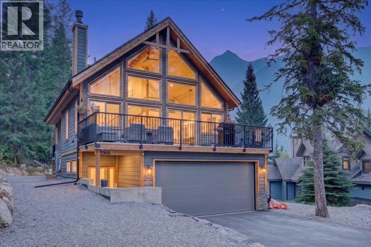 9966 Wildwood Lane, Panorama Mountain, British Columbia