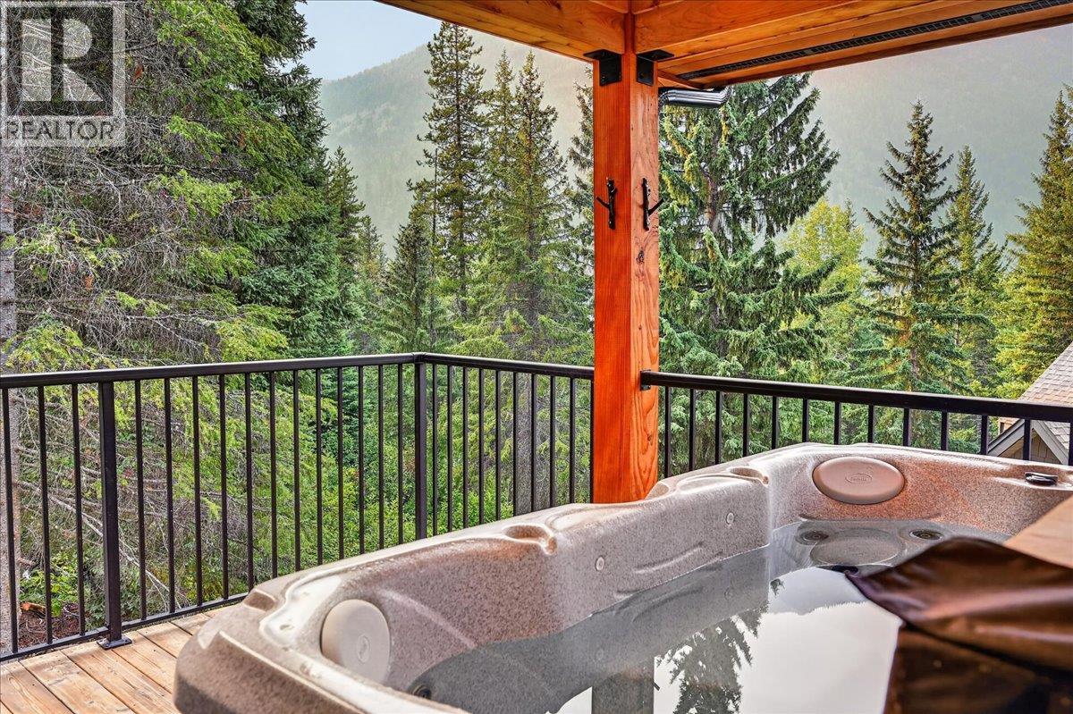 9966 Wildwood Lane, Panorama Mountain, British Columbia  V0A 1T0 - Photo 19 - 10398521