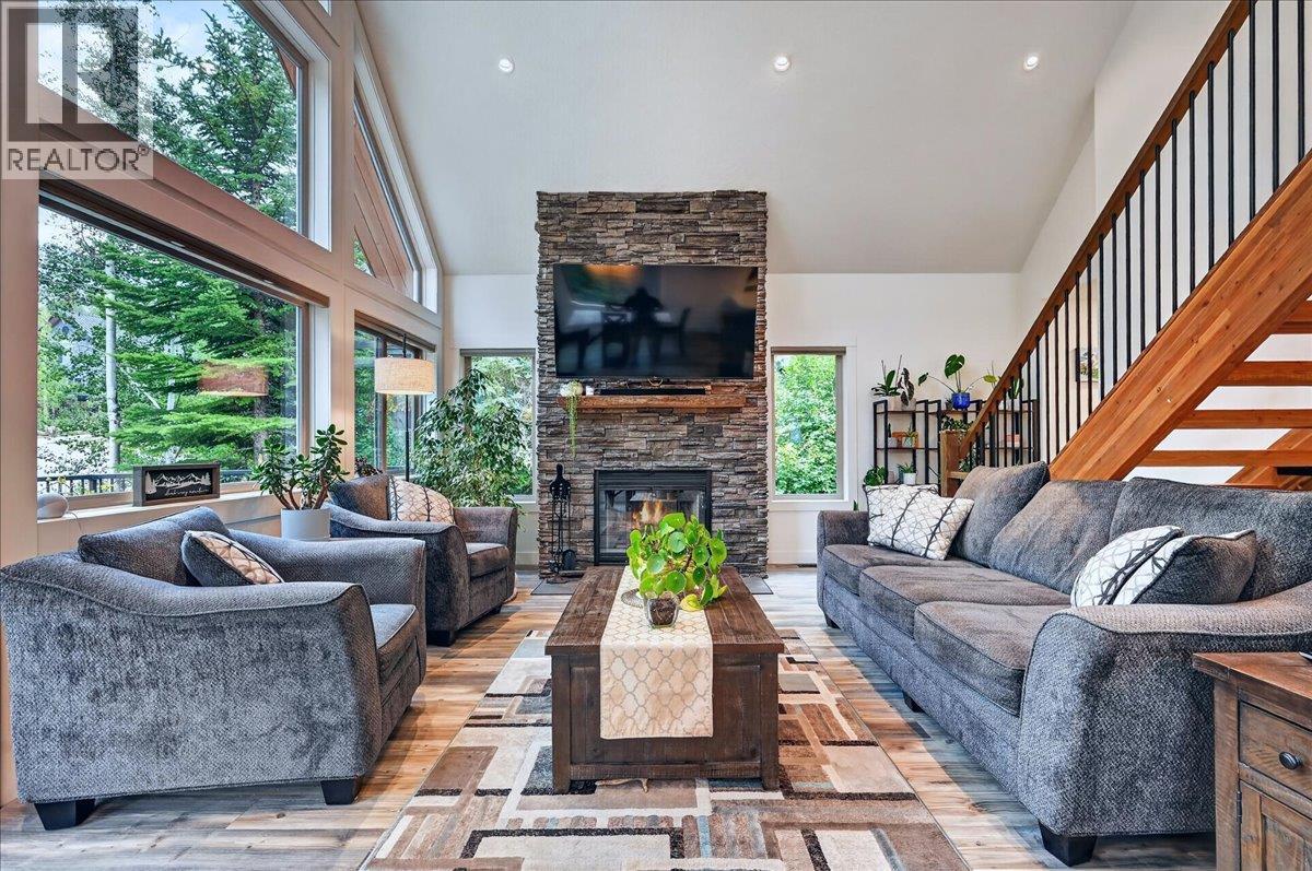 9966 Wildwood Lane, Panorama Mountain, British Columbia  V0A 1T0 - Photo 3 - 10398521