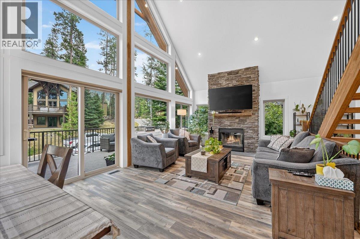 9966 Wildwood Lane, Panorama Mountain, British Columbia  V0A 1T0 - Photo 4 - 10398521