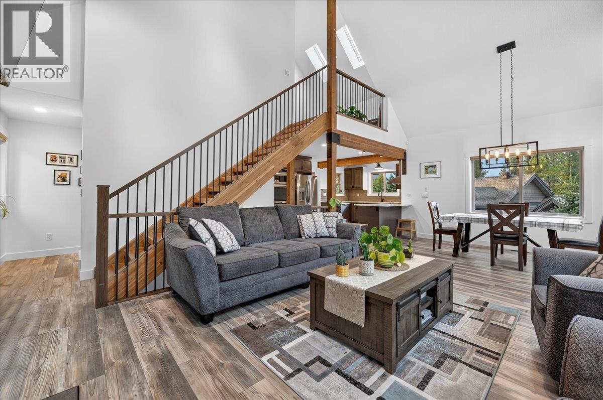 9966 Wildwood Lane, Panorama Mountain, British Columbia  V0A 1T0 - Photo 6 - 10398521