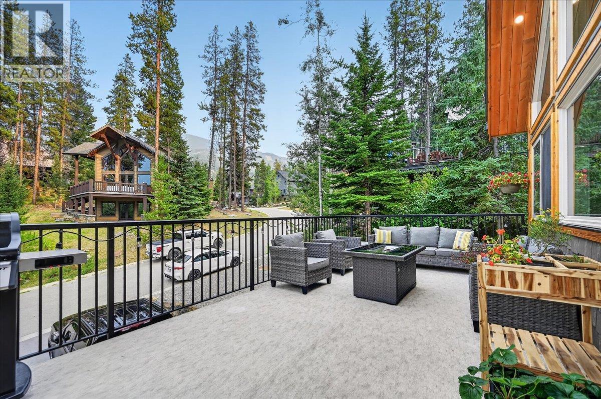9966 Wildwood Lane, Panorama Mountain, British Columbia  V0A 1T0 - Photo 8 - 10398521