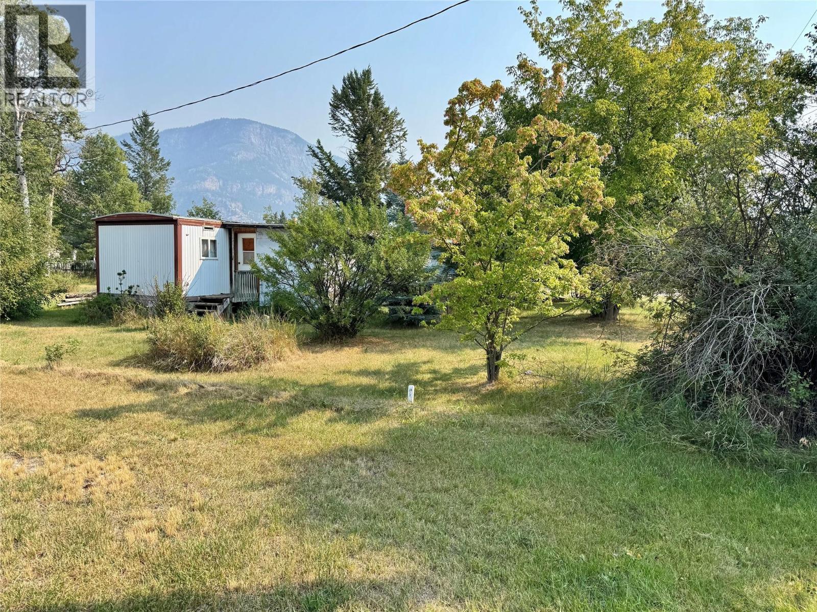 8990 Pine Street, Canal Flats, British Columbia