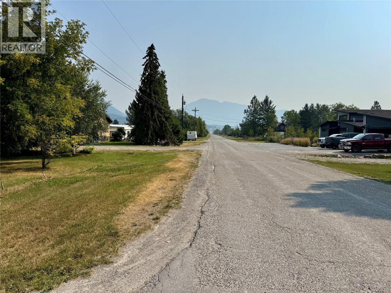 8990 Pine Street, Canal Flats, British Columbia  V0A 1E0 - Photo 4 - 10398492