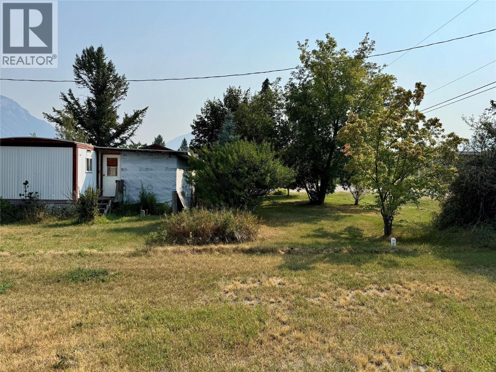 8990 Pine Street, Canal Flats, British Columbia  V0A 1E0 - Photo 6 - 10398492