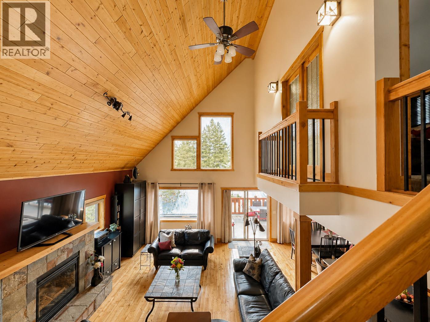 1741 8th Avenue, Invermere, British Columbia  V0A 1K4 - Photo 3 - 10398649