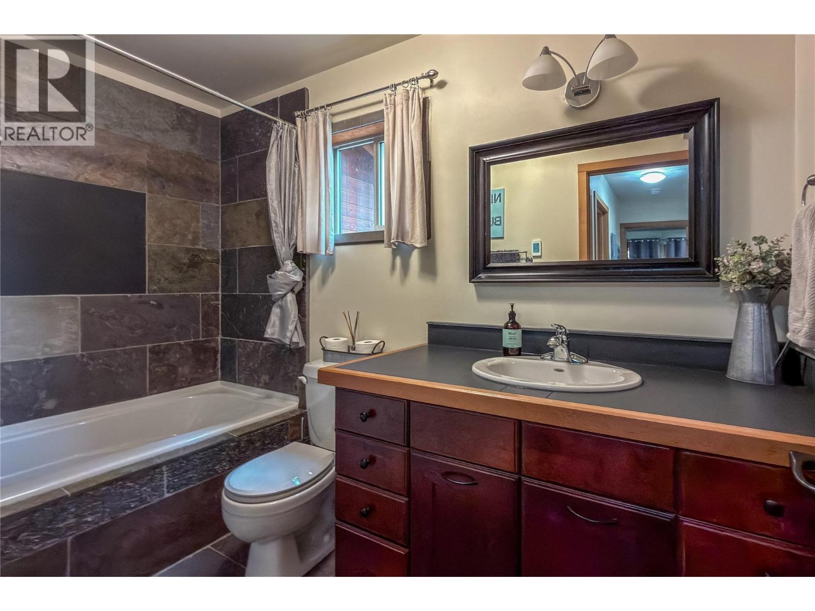 1445 Granite Drive, Golden, British Columbia  V0A 1H3 - Photo 14 - 10399292