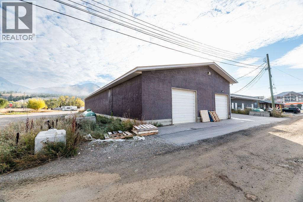 335 3rd Avenue, Invermere, British Columbia  V0A 1K0 - Photo 7 - 10399420