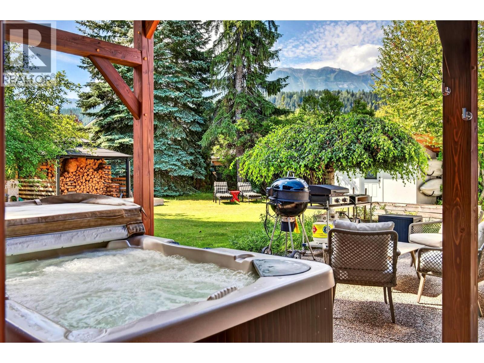 506 5th Street, Golden, British Columbia  V0A 1H0 - Photo 2 - 10399756