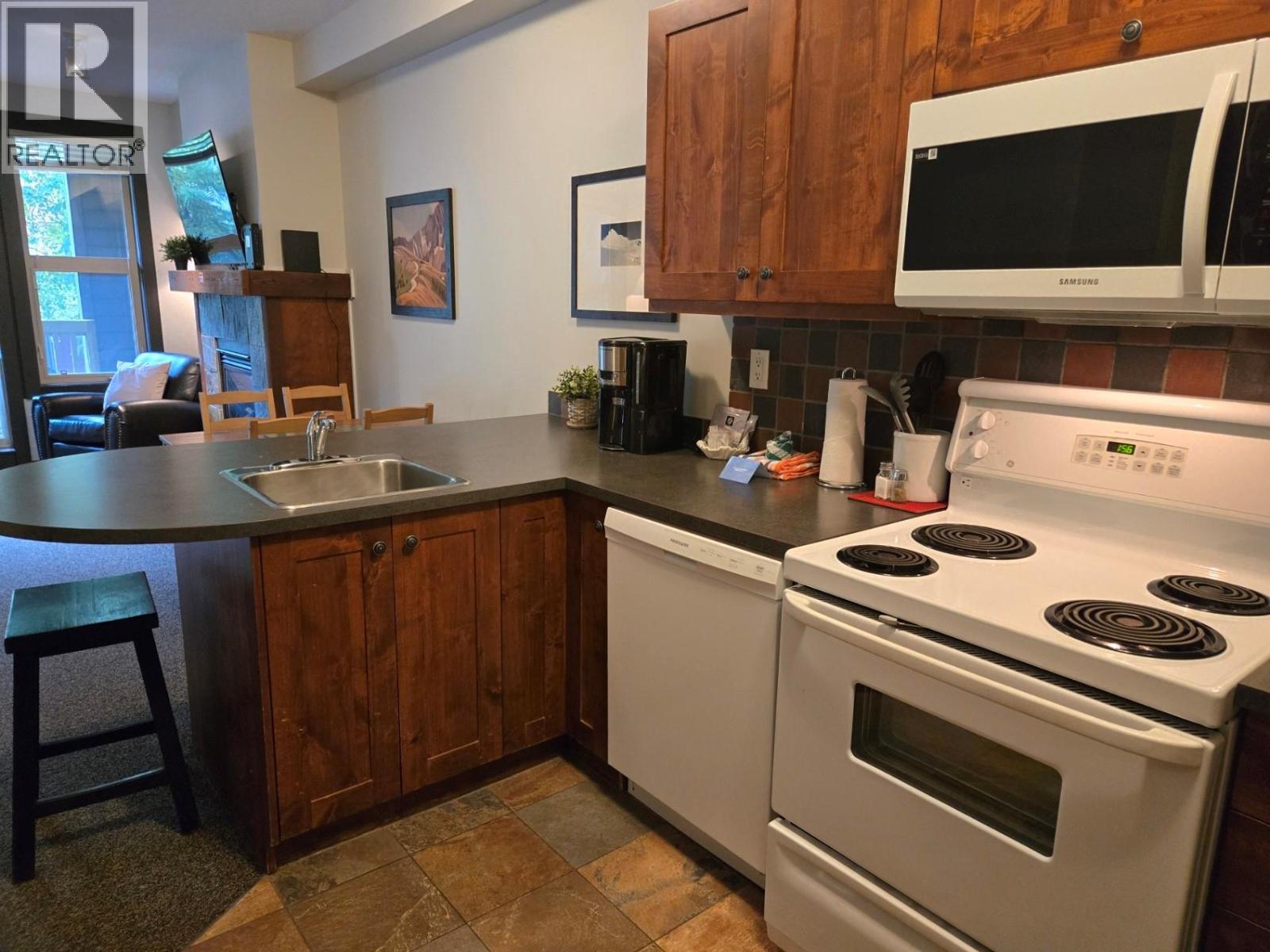 2070 Summit Drive Unit# 201b, Panorama, British Columbia  V0A 1T0 - Photo 11 - 10399670