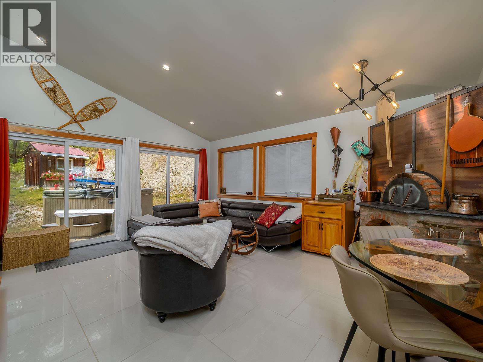1960 Palumbo Heights Drive, Golden, British Columbia  V0A 1H4 - Photo 11 - 10400121