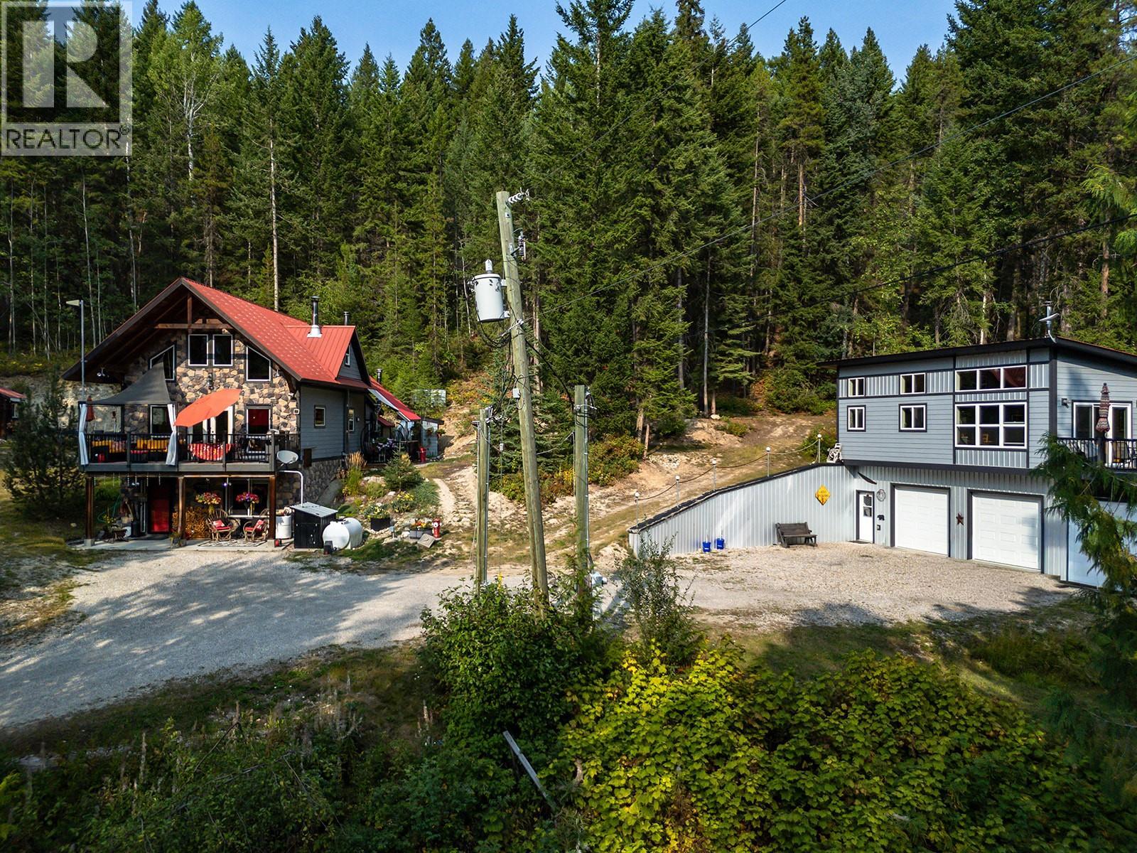 1960 Palumbo Heights Drive, Golden, British Columbia  V0A 1H4 - Photo 2 - 10400121
