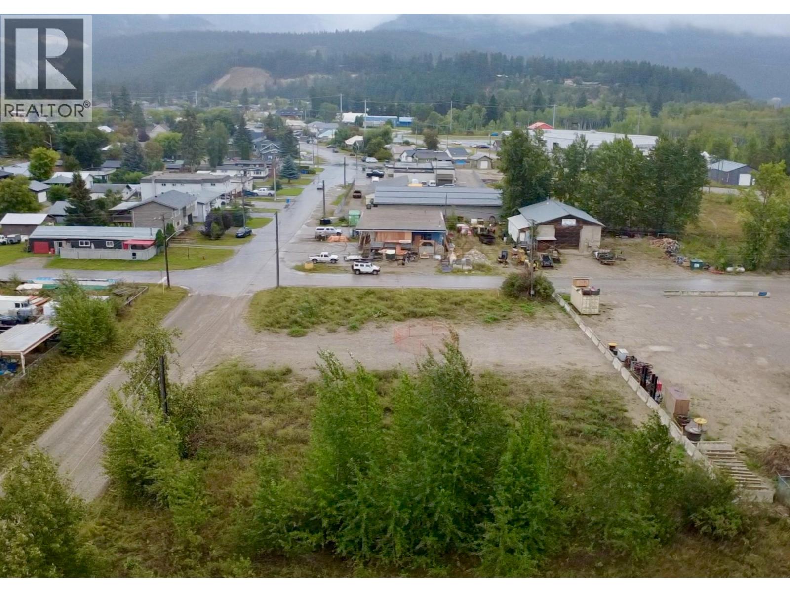 716 14th Street S, Golden, British Columbia  V0A 1H0 - Photo 3 - 10400162