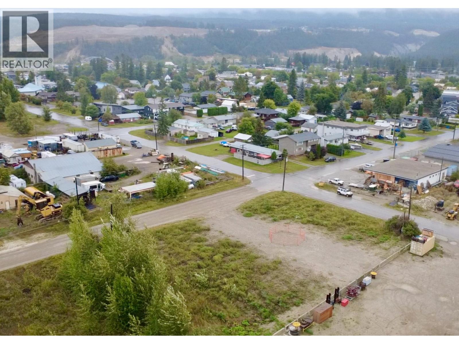 716 14th Street S, Golden, British Columbia  V0A 1H0 - Photo 4 - 10400162