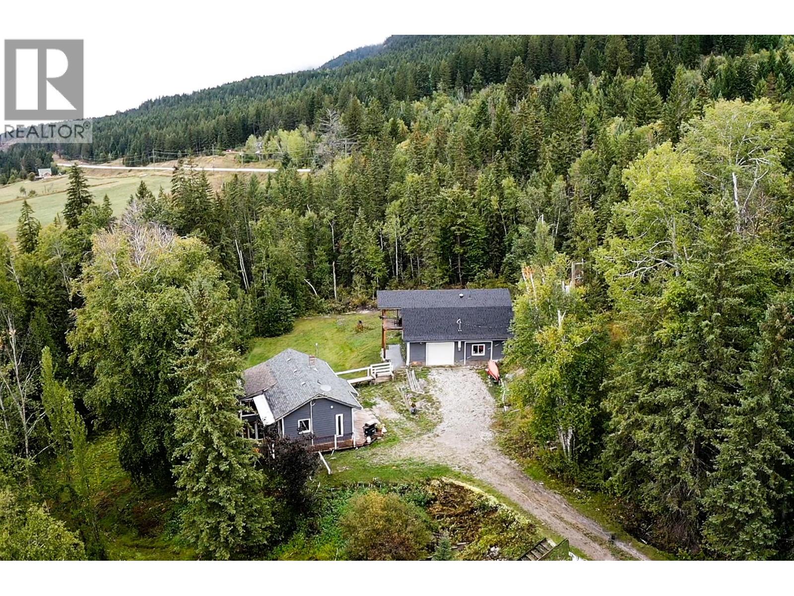 2529 95 Highway, Brisco, British Columbia