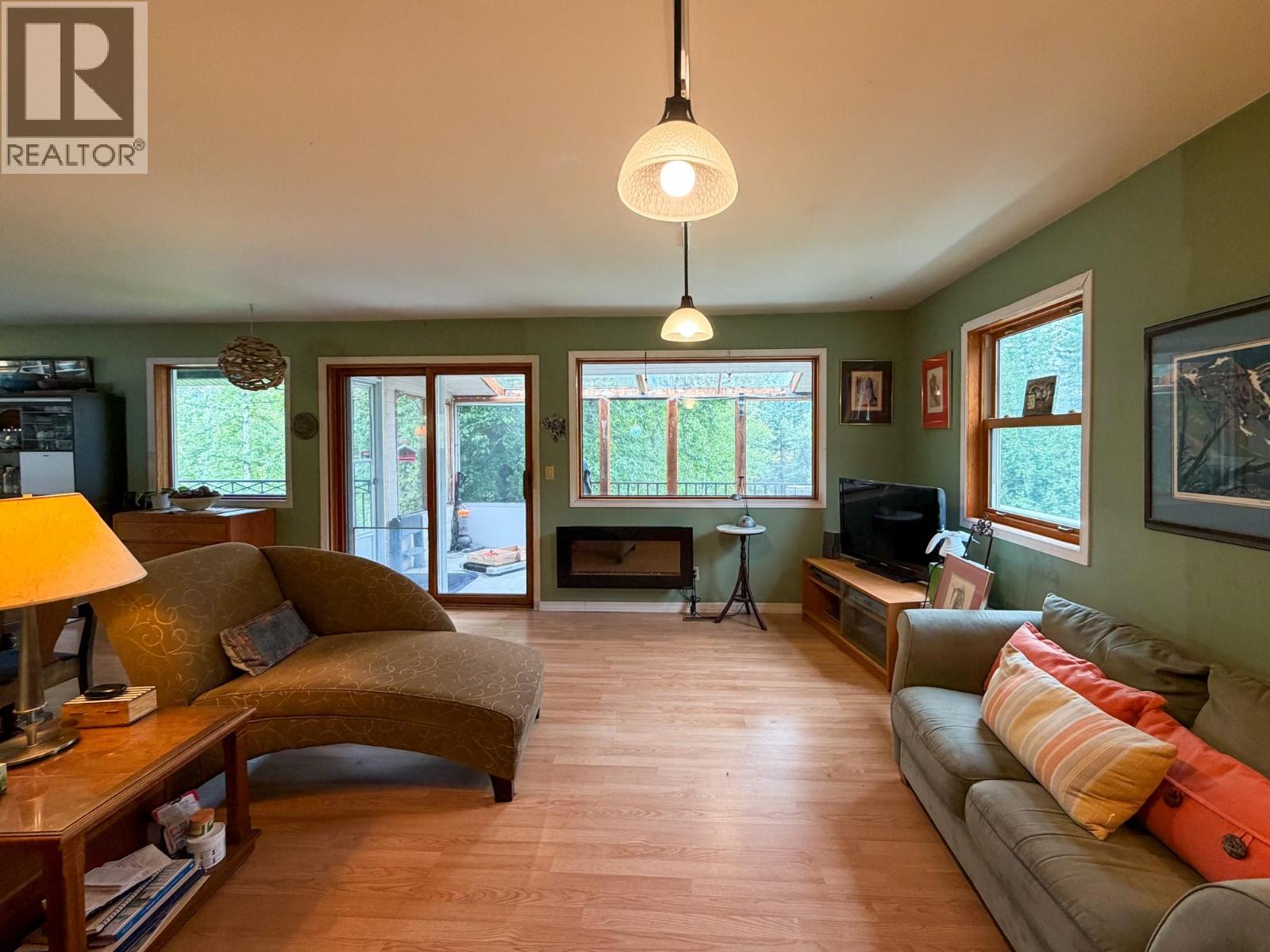 2529 95 Highway, Brisco, British Columbia  V0A 1B0 - Photo 13 - 10400401