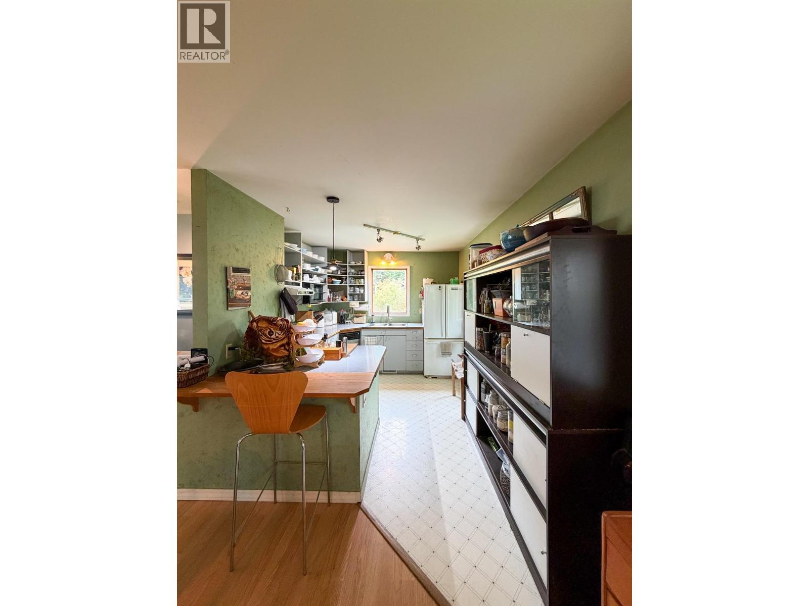 2529 95 Highway, Brisco, British Columbia  V0A 1B0 - Photo 8 - 10400401