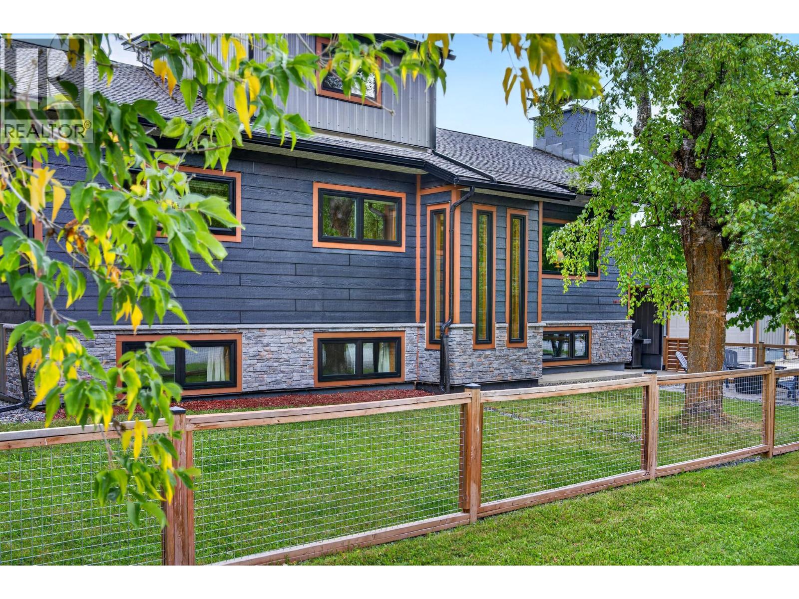 502 10th Street S, Golden, British Columbia
