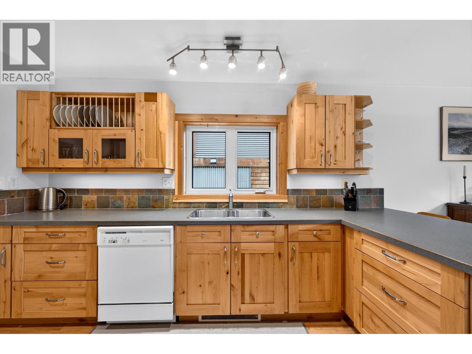 502 10th Street S, Golden, British Columbia  V0A 1H0 - Photo 11 - 10400187
