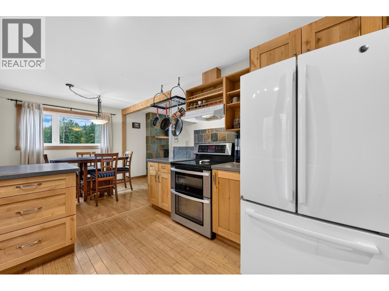 502 10th Street S, Golden, British Columbia  V0A 1H0 - Photo 12 - 10400187