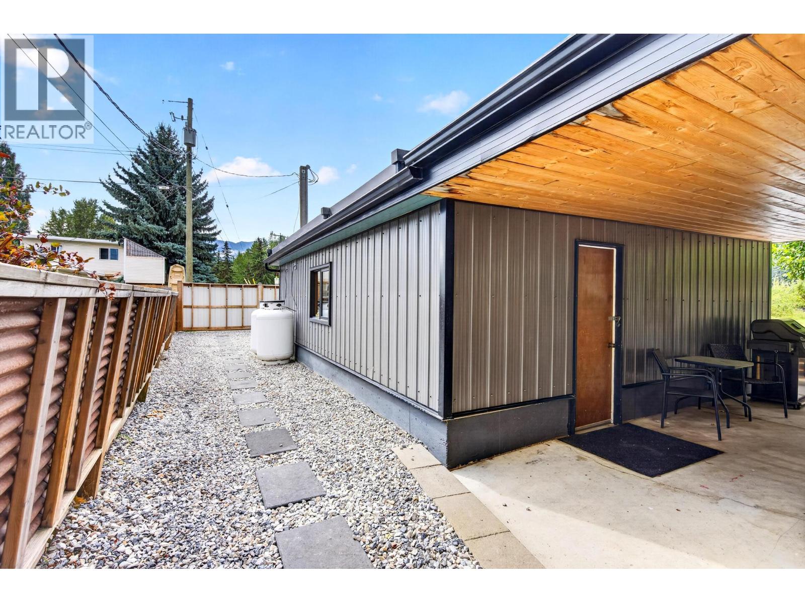 502 10th Street S, Golden, British Columbia  V0A 1H0 - Photo 73 - 10400187