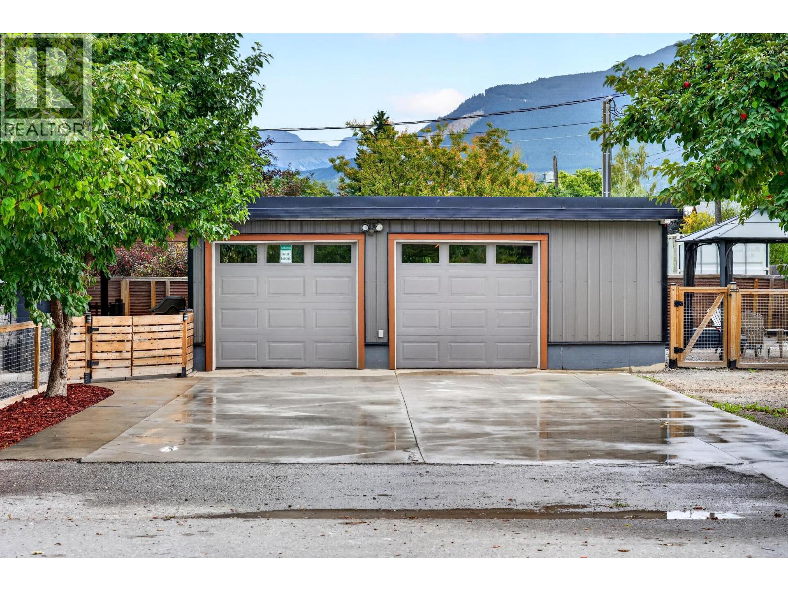502 10th Street S, Golden, British Columbia  V0A 1H0 - Photo 8 - 10400187