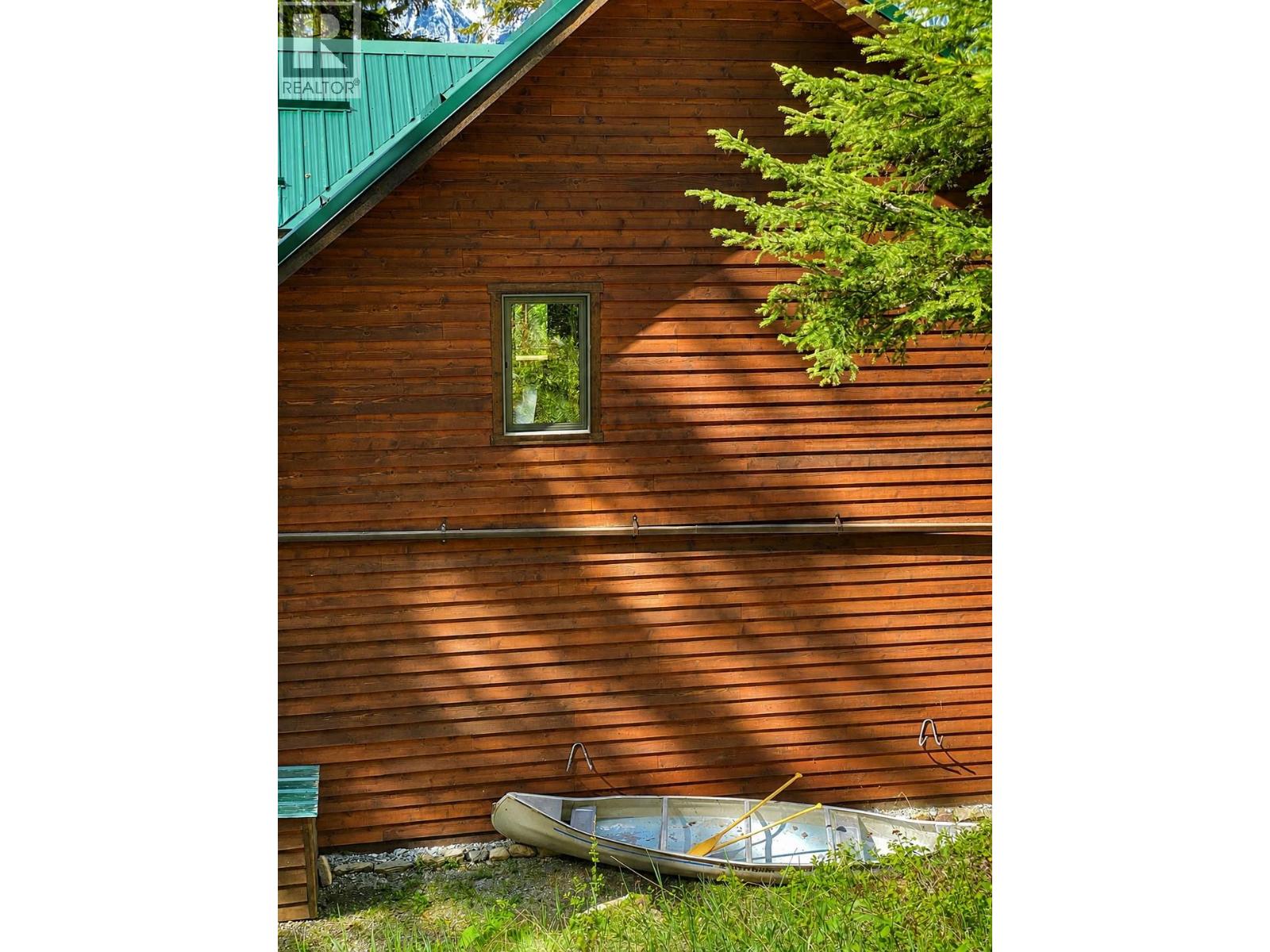 1629 Adolph Johnson Road, Golden, British Columbia  V0A 1H1 - Photo 10 - 10400835